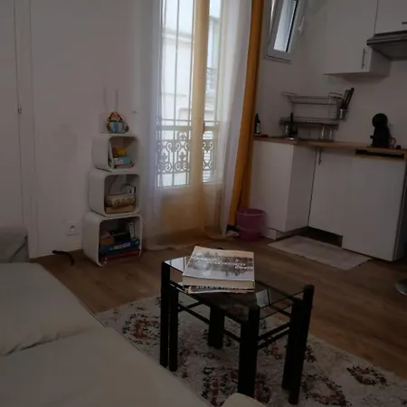 A In Heart Of Montmart Sacre Coeur Paříž