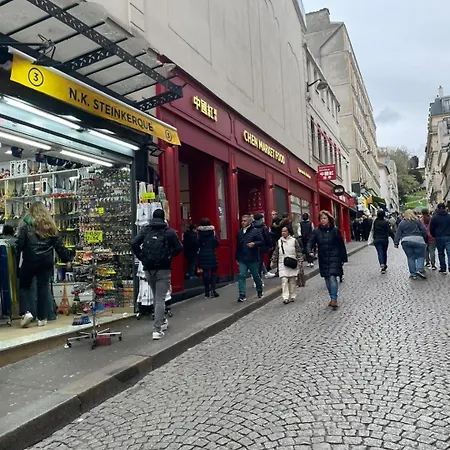 A In Heart Of Montmart Sacre Coeur * Paris
